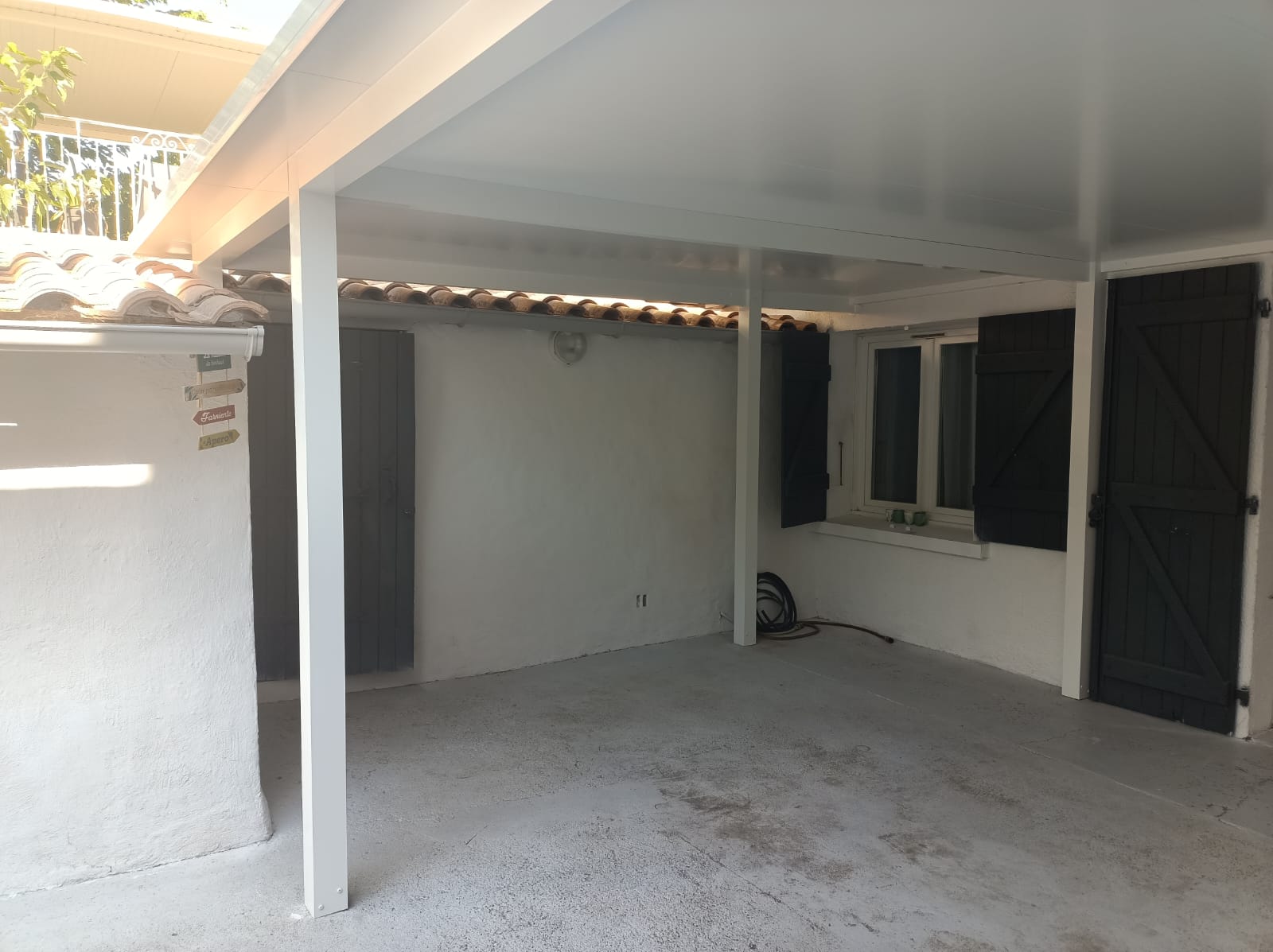 01/10/2025  Installation d'une pergola toiture thermotop blanche 