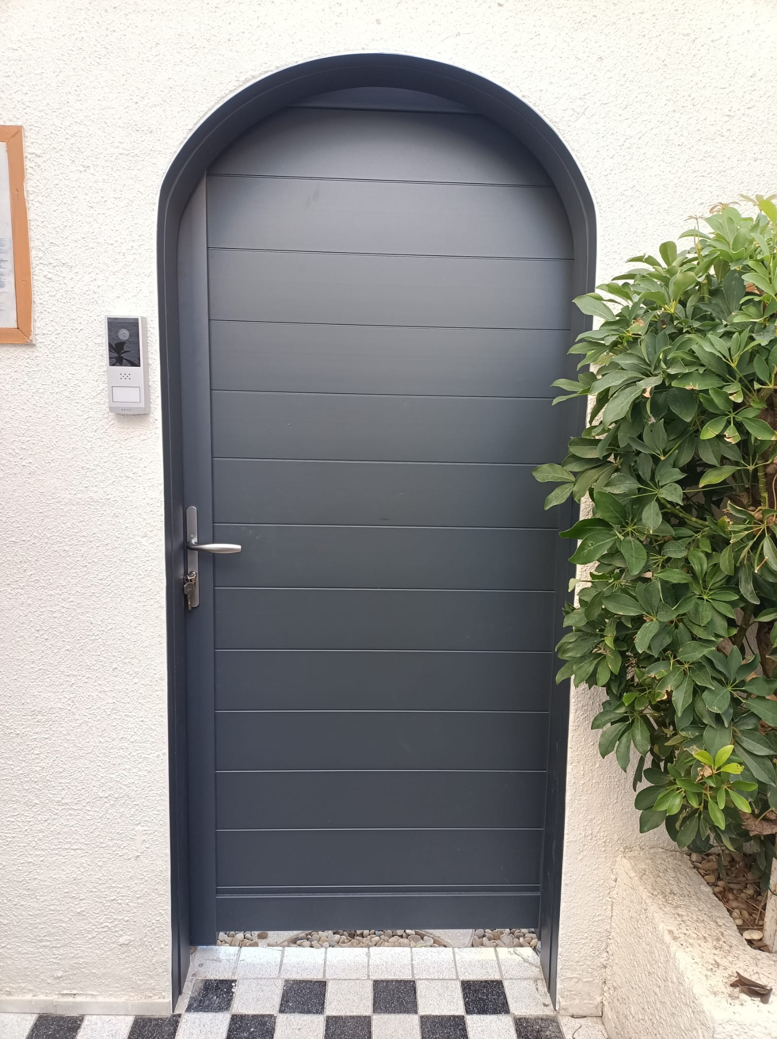 04/11/2025 Nouvelle installation chez notre cliente d une porte fenetre et d 'un portillon 