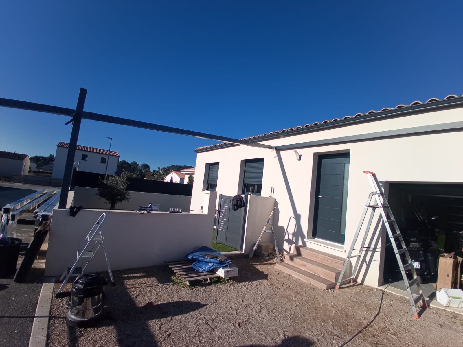 NOVEMBRE 2024 Pose d'une pergola aluminium et bache PVC 