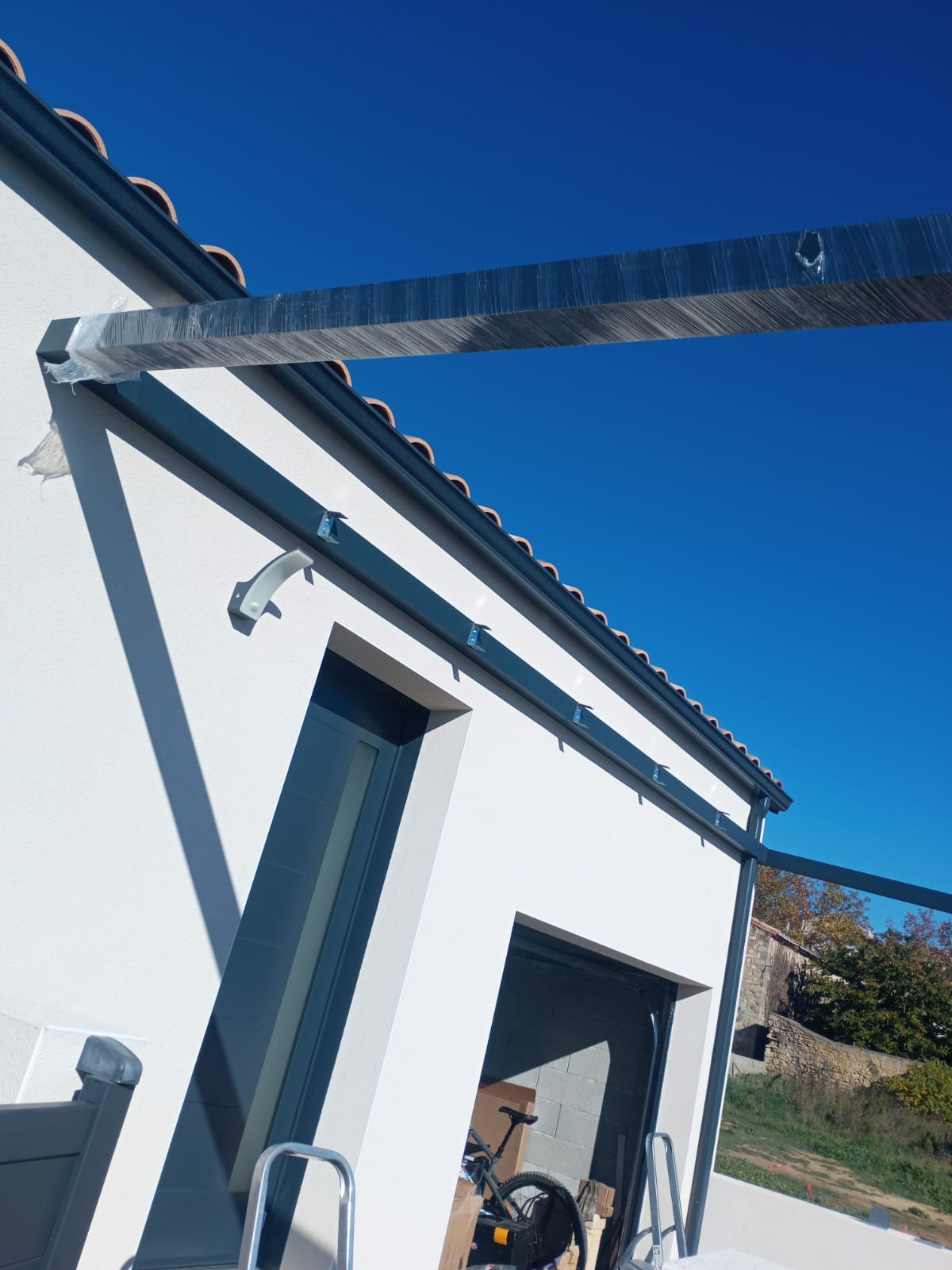 NOVEMBRE 2024 Pose d'une pergola aluminium et bache PVC 