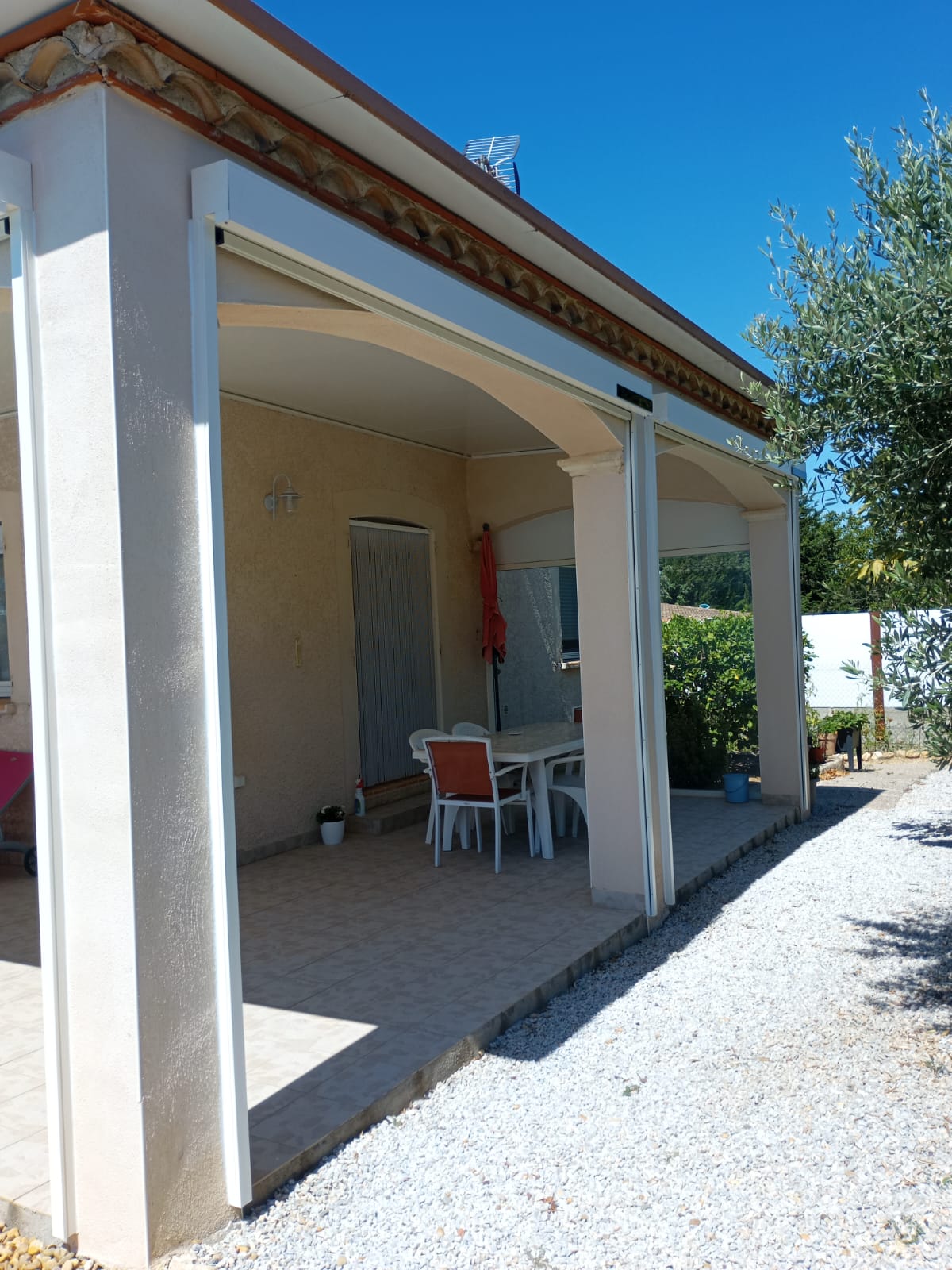 04/08/2025 pose de coffres stores et moustiquaires 